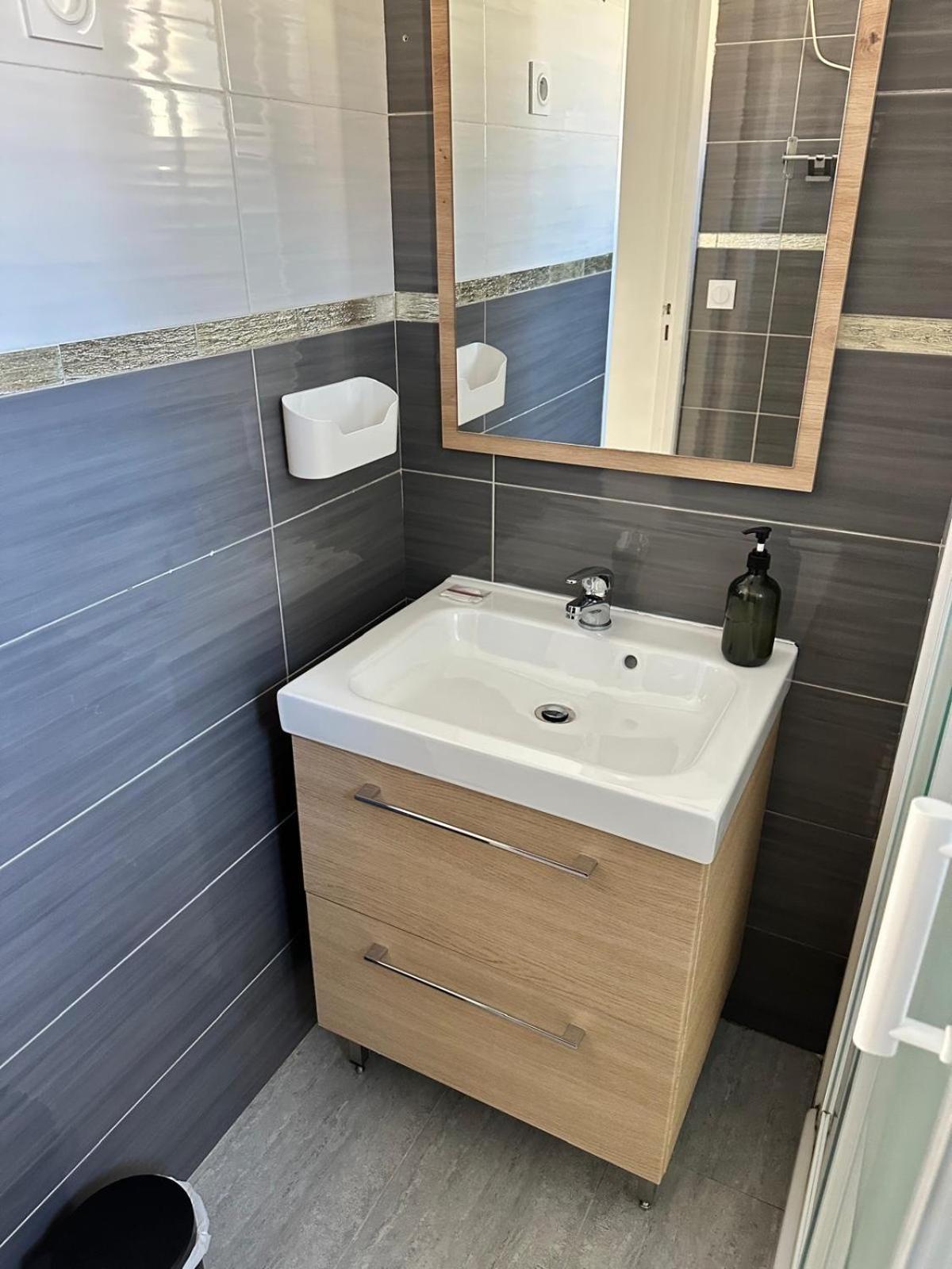 Appartement T2 Avec Terrasse Et Cour 카바용 외부 사진