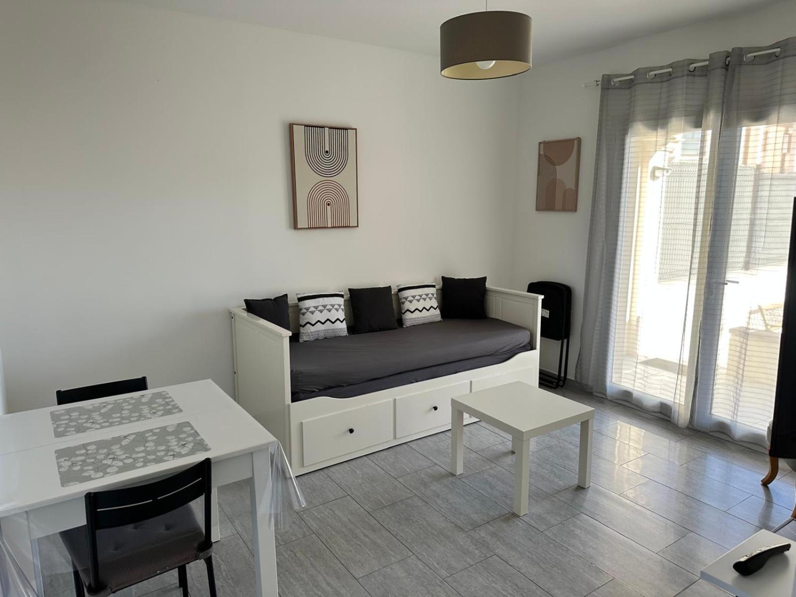 Appartement T2 Avec Terrasse Et Cour 카바용 외부 사진