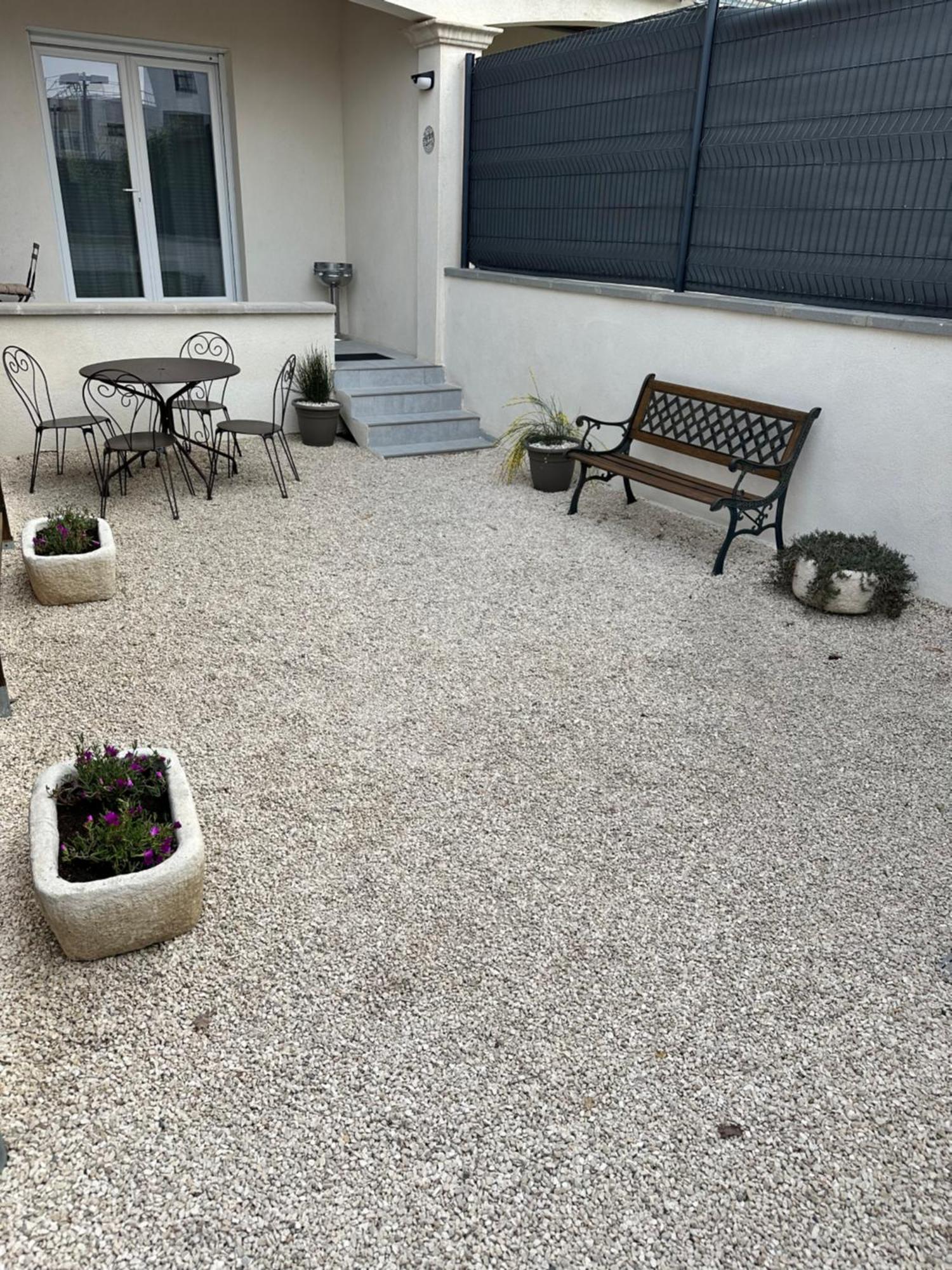 Appartement T2 Avec Terrasse Et Cour 카바용 외부 사진