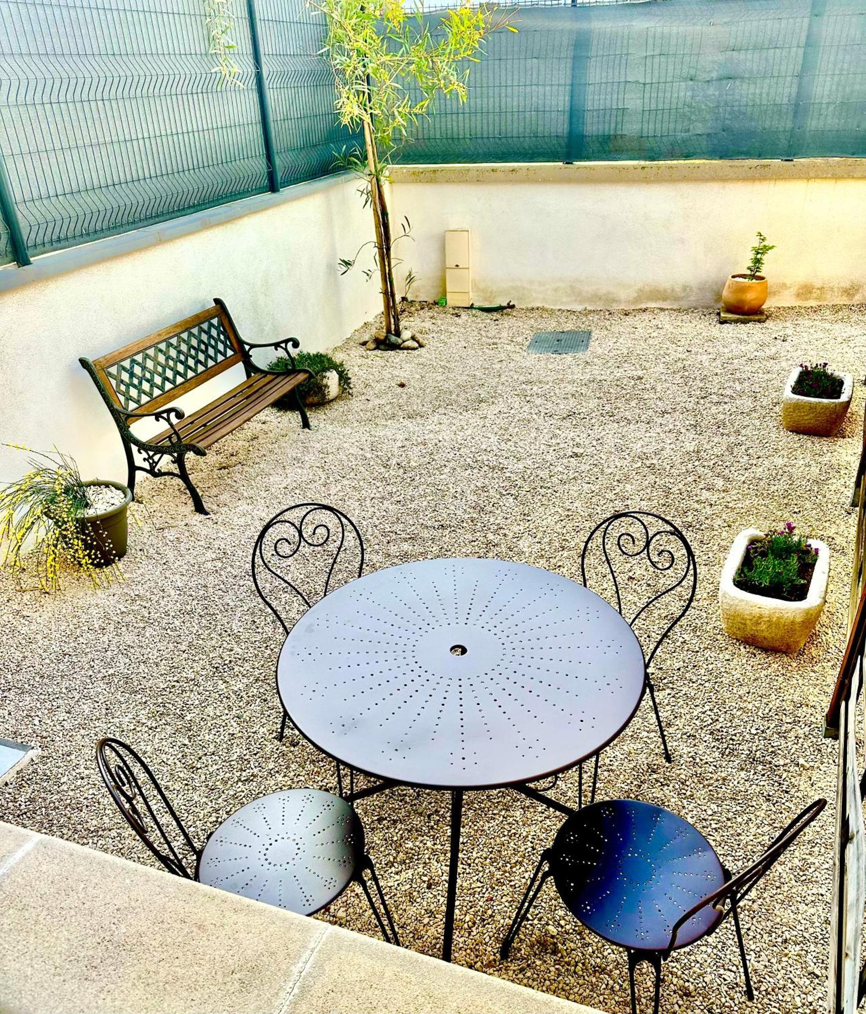 Appartement T2 Avec Terrasse Et Cour 카바용 외부 사진